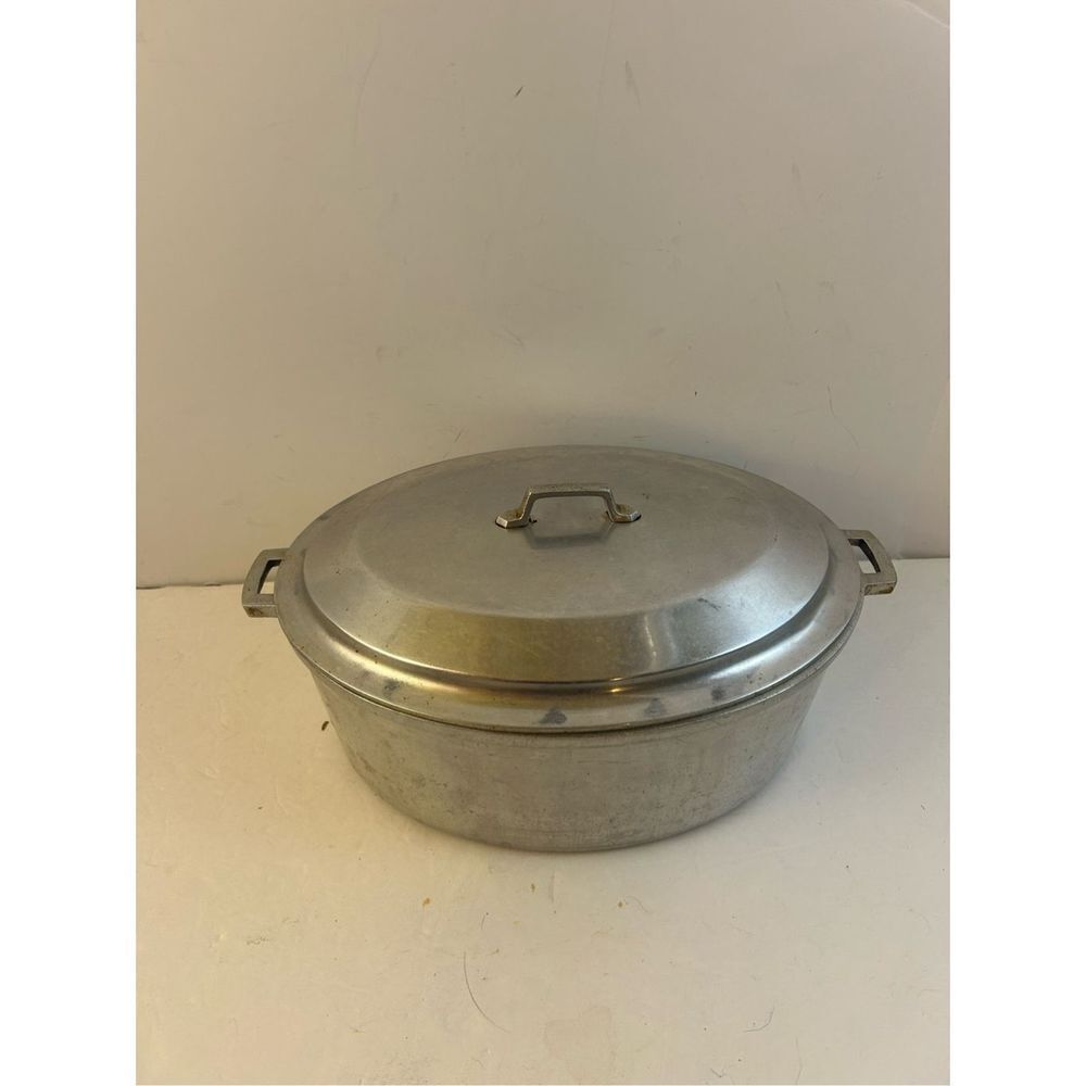 Miracle Maid Cookware Aluminum Oval Roaster with Lid 12x9” (some scuffs)‎